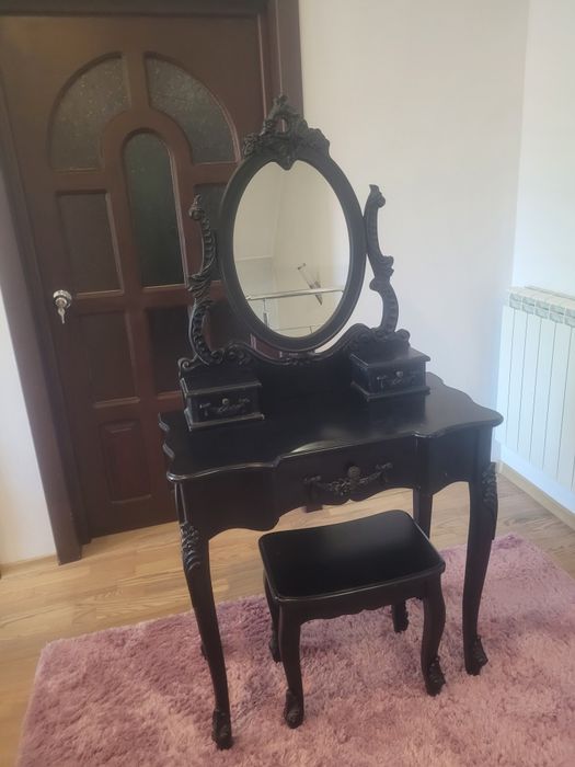 Masa machiaj cu aspect vintage