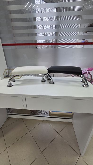 Поставка за ръце за маникюр