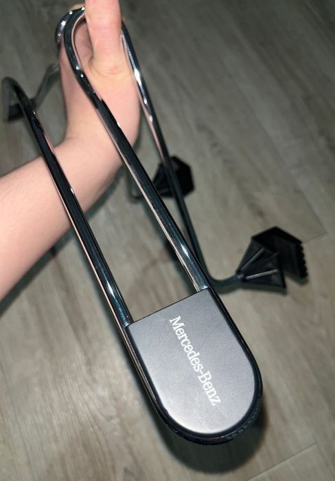 Автомобильная вешалка