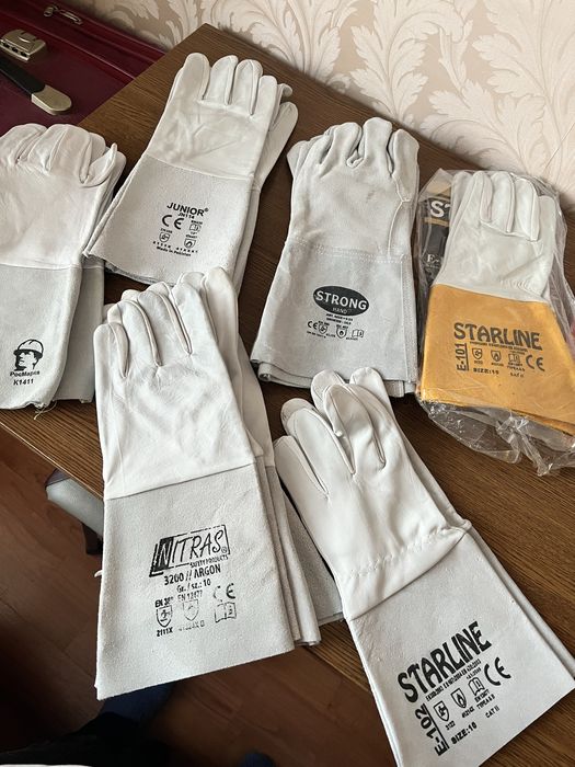 Специальные перчатки для работы