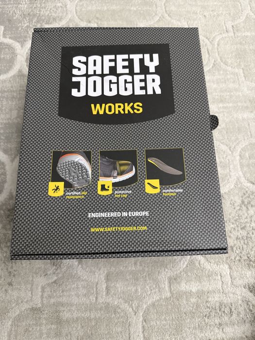 Спецодежда новый  ботинки