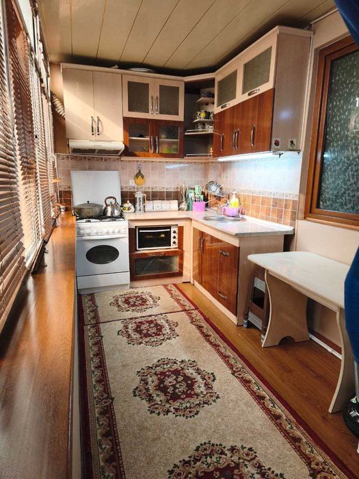 Бўстон даҳасида 4 хоналик Квартира сотилади