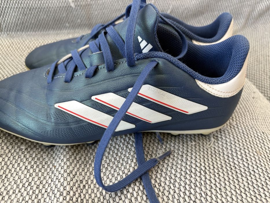 Футболни бутонки и стоножки