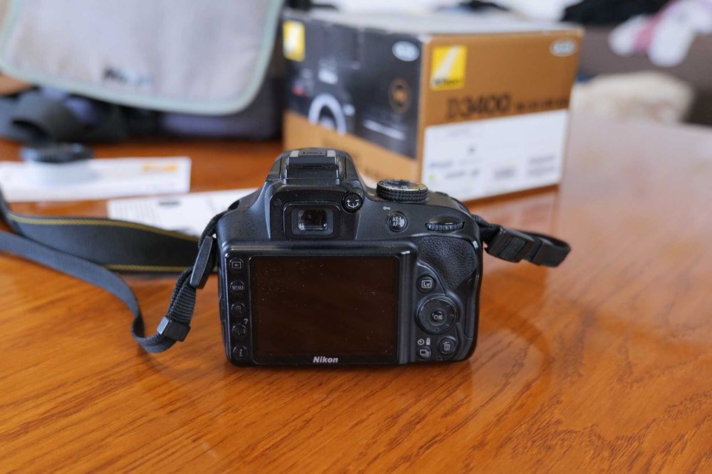 Фотоапарат DSLR Nikon D3400 + 18-55 AF-P VR+чанта Nikon + San Disc 16 gb