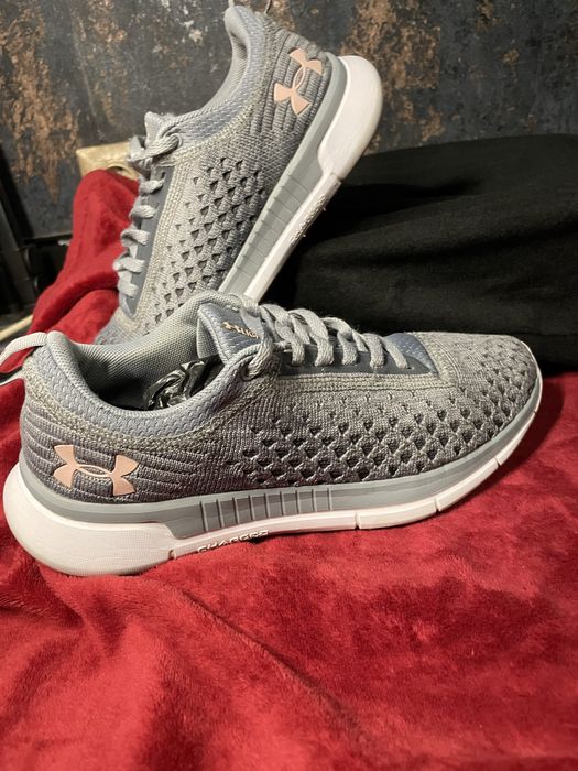 Дамски маратонки обувани броени пъти