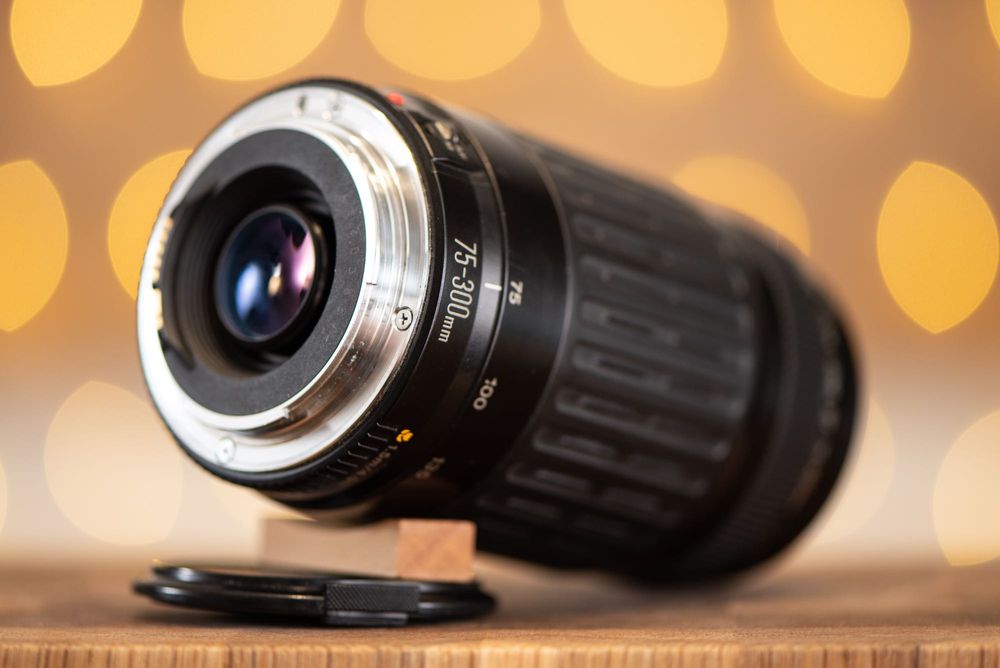 Canon фотоапарат + два обектива и светкавица комплект Канон