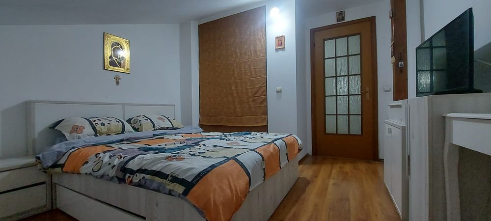 Proprietar, vând casa cu doua apartamente