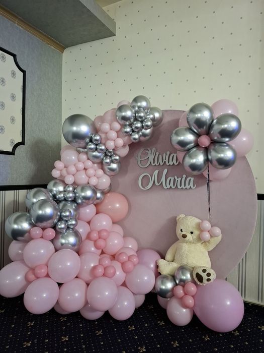 Aranjamente de masa accesorizate cu baloane