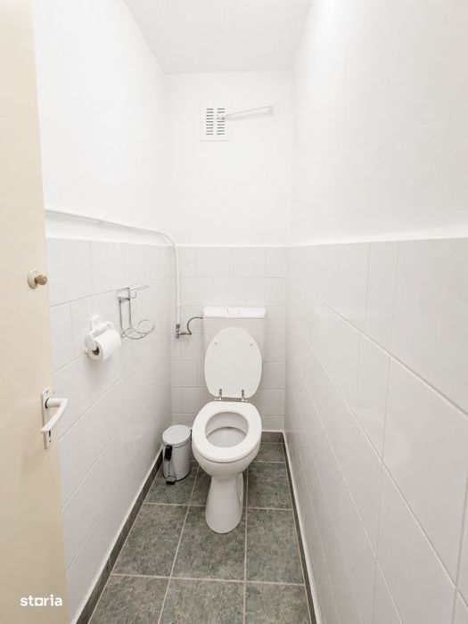 Birouri de inchiriat, 45 mp, 2 camere, baie proprie si balco, zona Gar