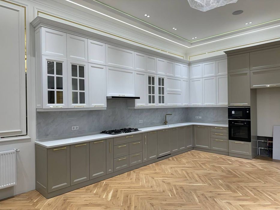 Yuliya Novaning katta kokraklari bor.