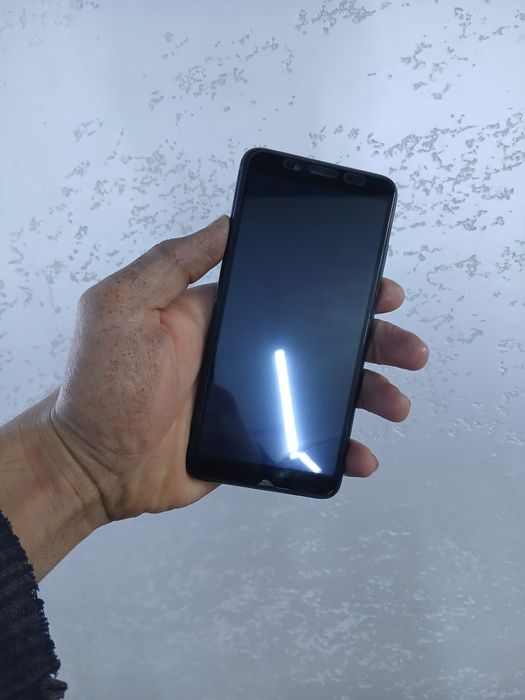 Redmi 6 holati zoʻr ishlab turibdi 32gb xotira 2 sim aux joylari zoʻr