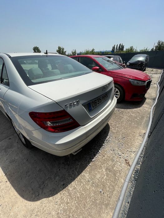 Dezmembrez Mercedes-Benz W204 2011 Diesel 170Cp