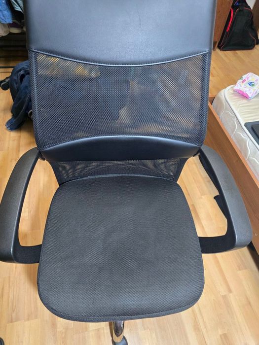 Компьютерный стол и кресло