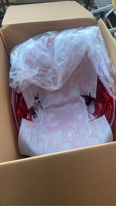 Vand set masa si 4 scaune Cristal pe alb sau rosu