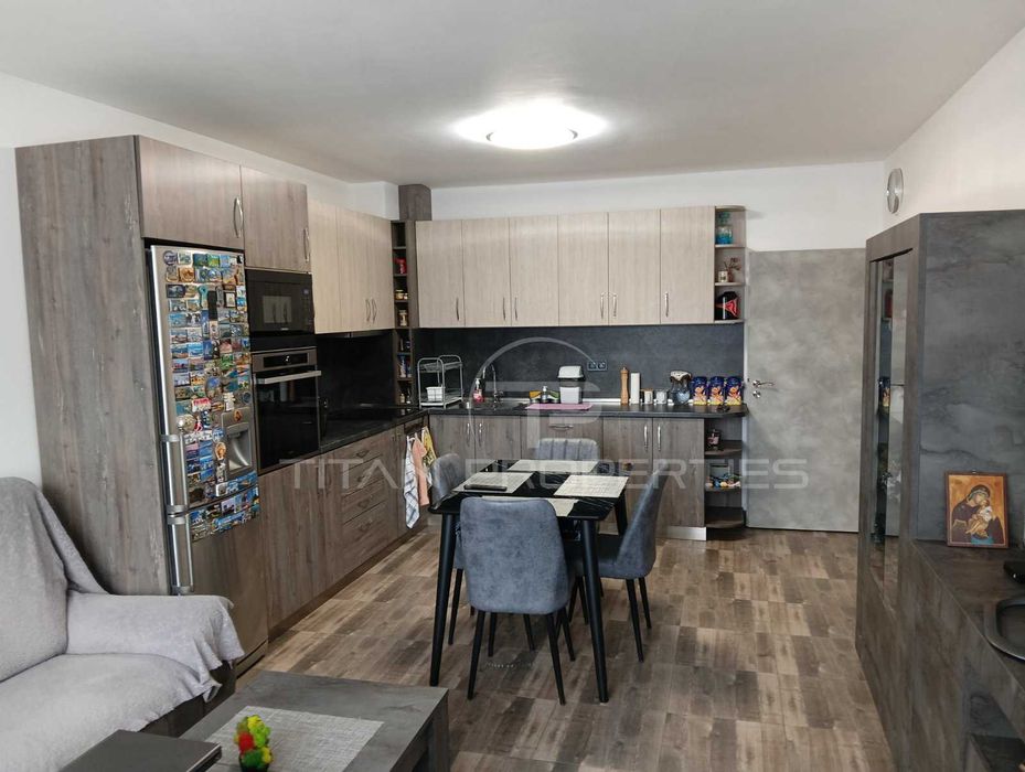 Продава се Тристаен апартамент в Пловдив, Остромила - 96 кв.м за 1823 €/кв.м - Снимка #5