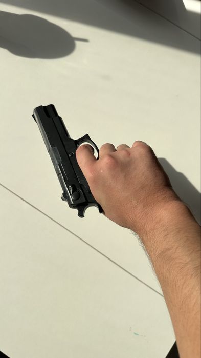 Пистолет игрушечный