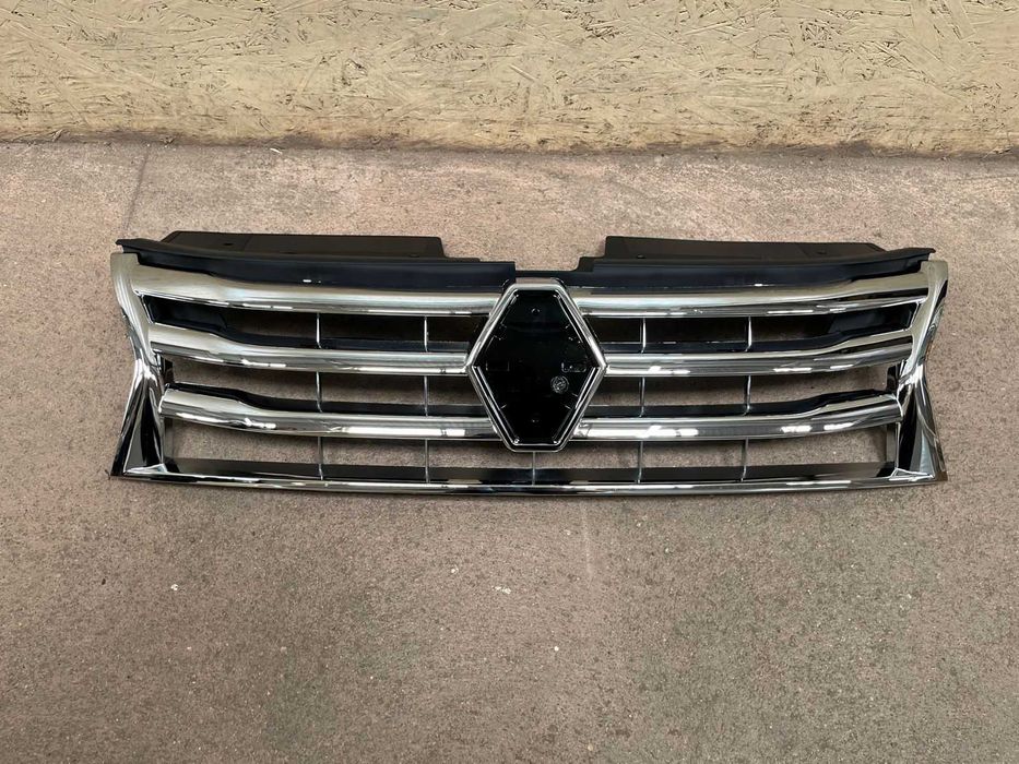 Решетка радиатора на Рено Дастер 2010- / Renaut Duster 2015