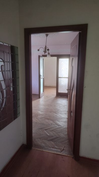 Apartament 3 camere semicomandat