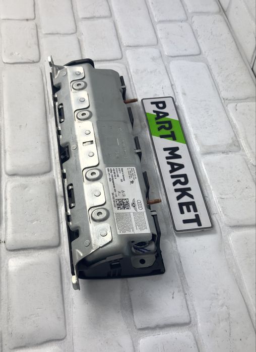AIRBAG крака AUDI A6 A7 4G 4G8880842A
