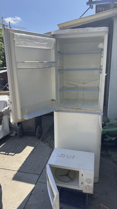 Продам холодильник и микроволновку (б/у)