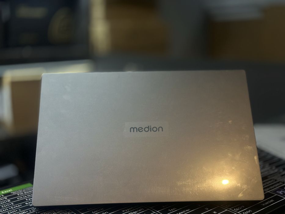Офисный ноутбук Medion made in Germany AMD Ryzen 5-7430U 16/512GB