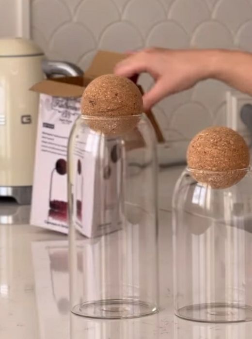 Продам эстетичные банки с шариком