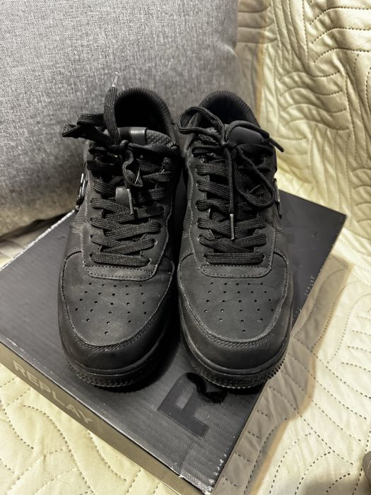 Продавам маратонки Replay