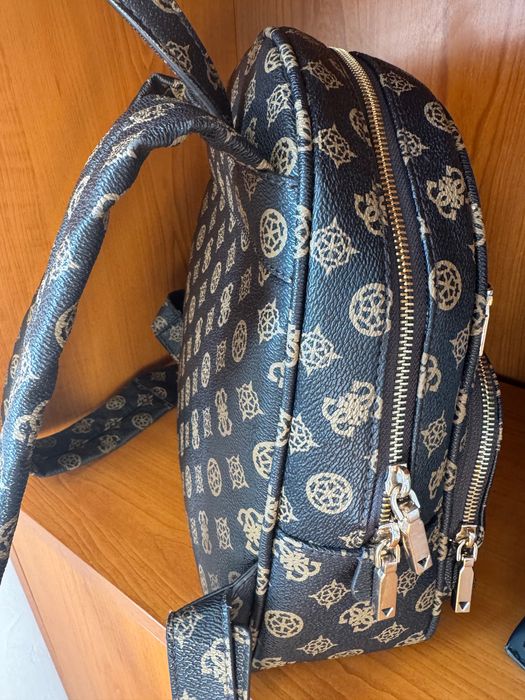 Раница GUESS отлична!