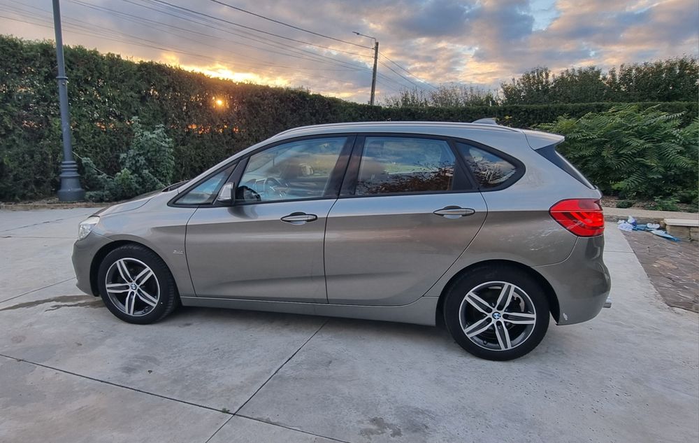 BMW seria 2 218d sport