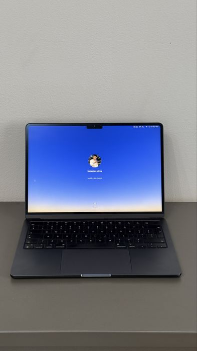 Laptop Macbook Air 13 inch M2 256GB 8GB RAM, stecher cablu si cutia originala