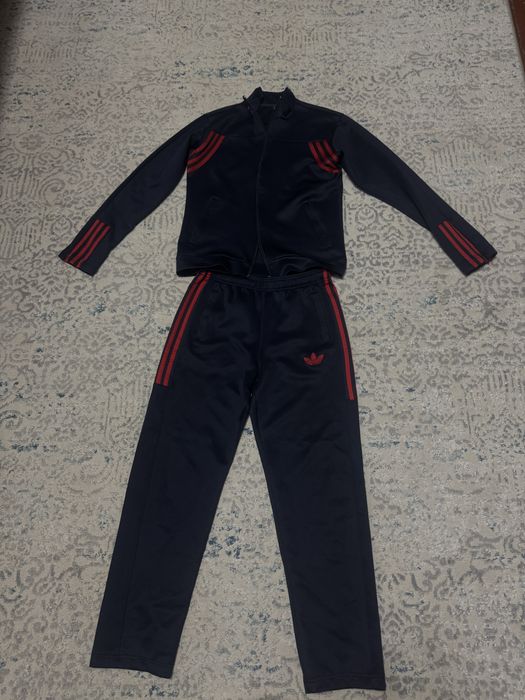 Продам спортивный костюм