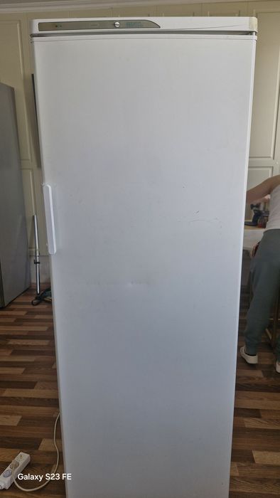 Морозильник вертикальный