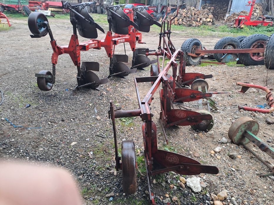 Rabewerk cu 4 brazde Krone 4 brazde.