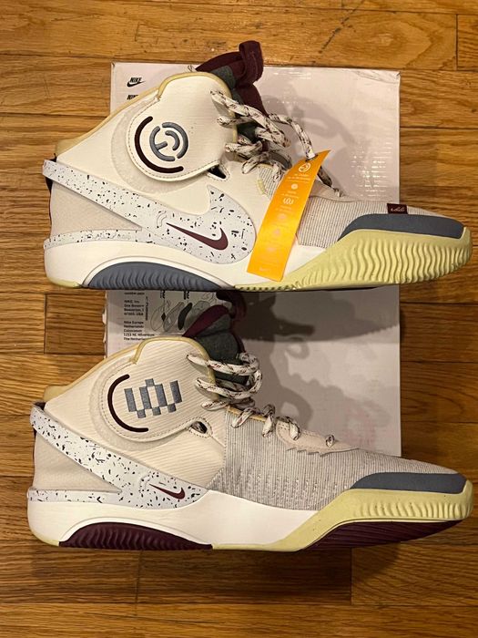 Adidasi noi cu etichetă