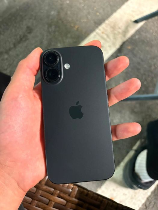 Vand iphone 16 impecabil