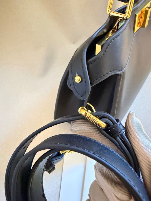 In stoc- Geanta fendi peekaboo piele naturala