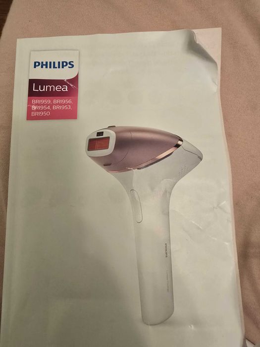 Фотоепилатор Philips Lumea Prestige Bri950