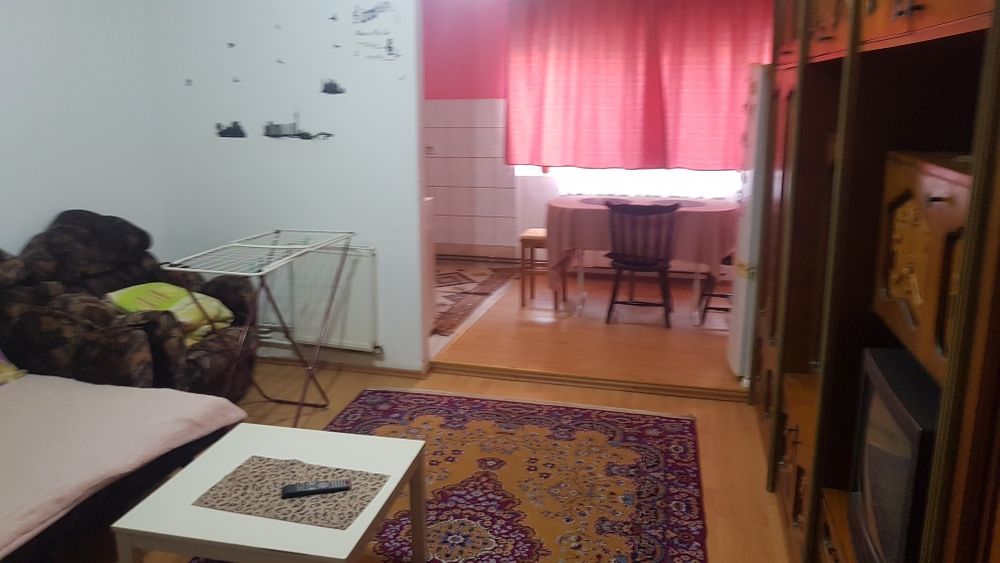 Inchiriez garsoniera etaj 1 zona macilor