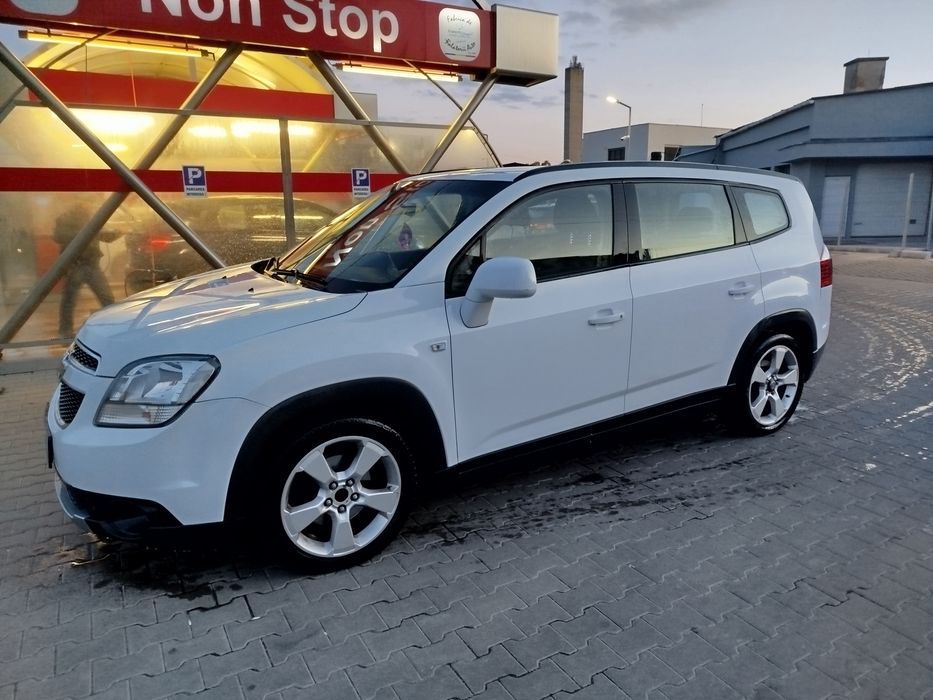 Vând Chevrolet Orlando