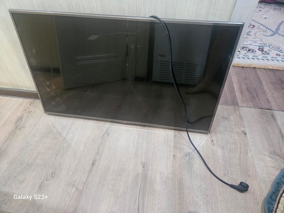 Телевизор на запчасть марки LG