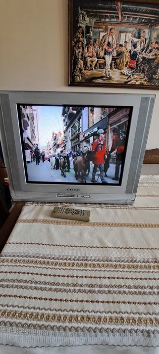 Телевизор 21 инча SAMSUNG с плосък кинескоп работи перфектно.