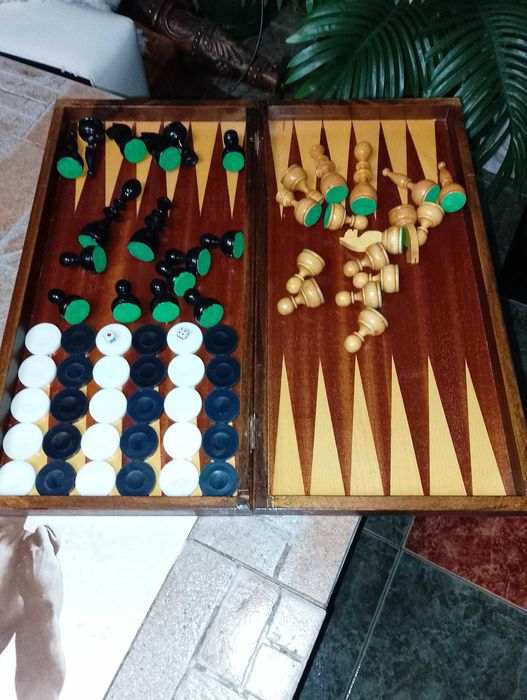 Шах-табла48/48см с дървени фигури и пулове