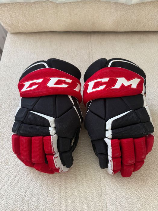 Продам перчатки хоккейные CCM