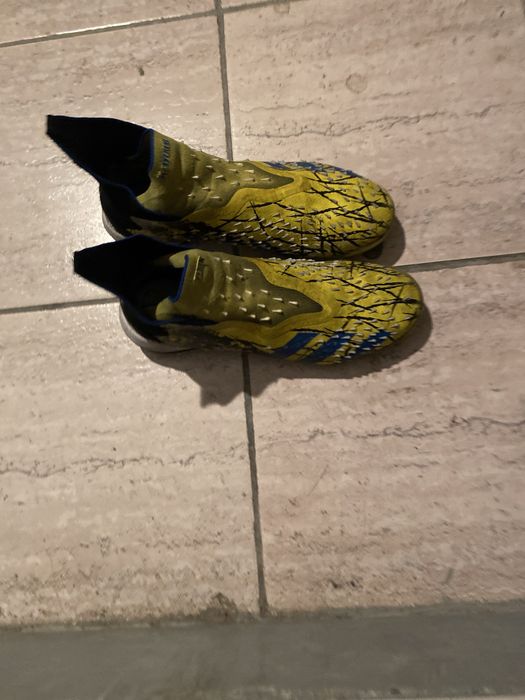 Адидас предатор хорошое.Состоение торг есть