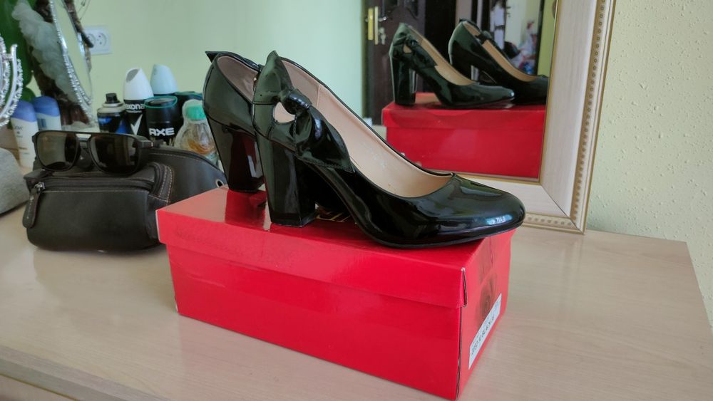 Женский туфли сотилади почти новый