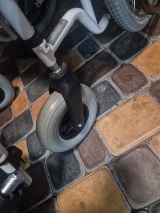 Инвалидная коляска продаётся