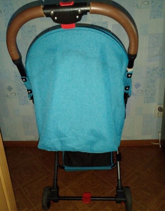 Прогулочная детская коляска всесезонная