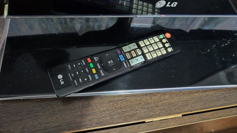 Продам LED телевизор  LG б/у