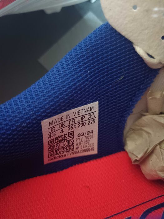 Бутонки Adidas нови!!! н. 36 и 2/3