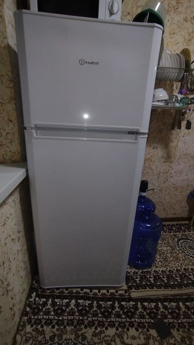 Холодильник Indesit